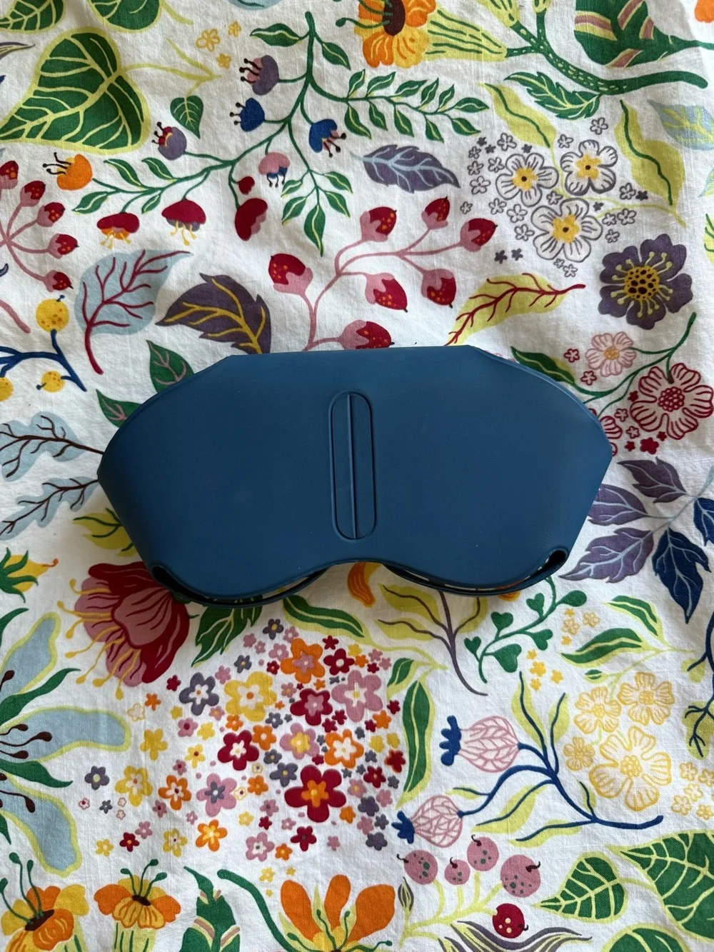 Apple AirPods Max & Smart Case in Sky Blue